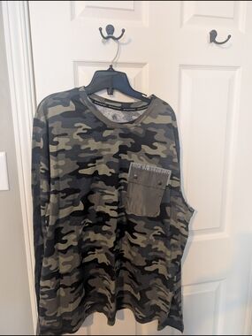Rock & Republic Camo Tee in Olive Green & Black